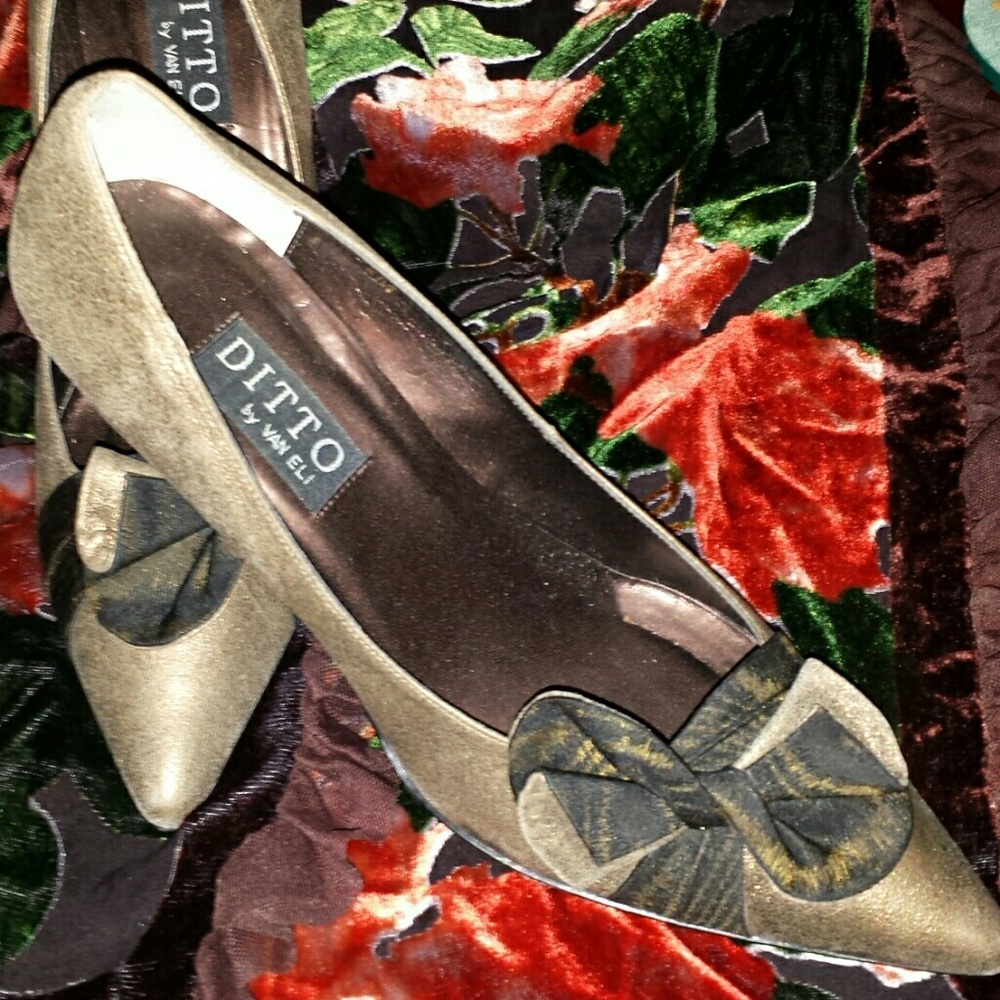 LAST CALL - Ditto by Van Eli Pumps 3 inch heels